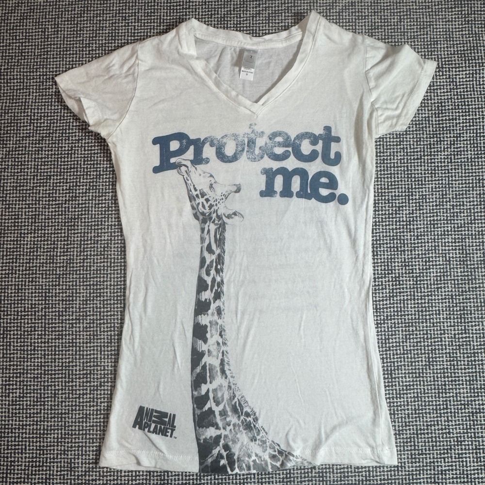 Animal Planet Giraffe Protect Me Graphic V-Neck Tee White Small